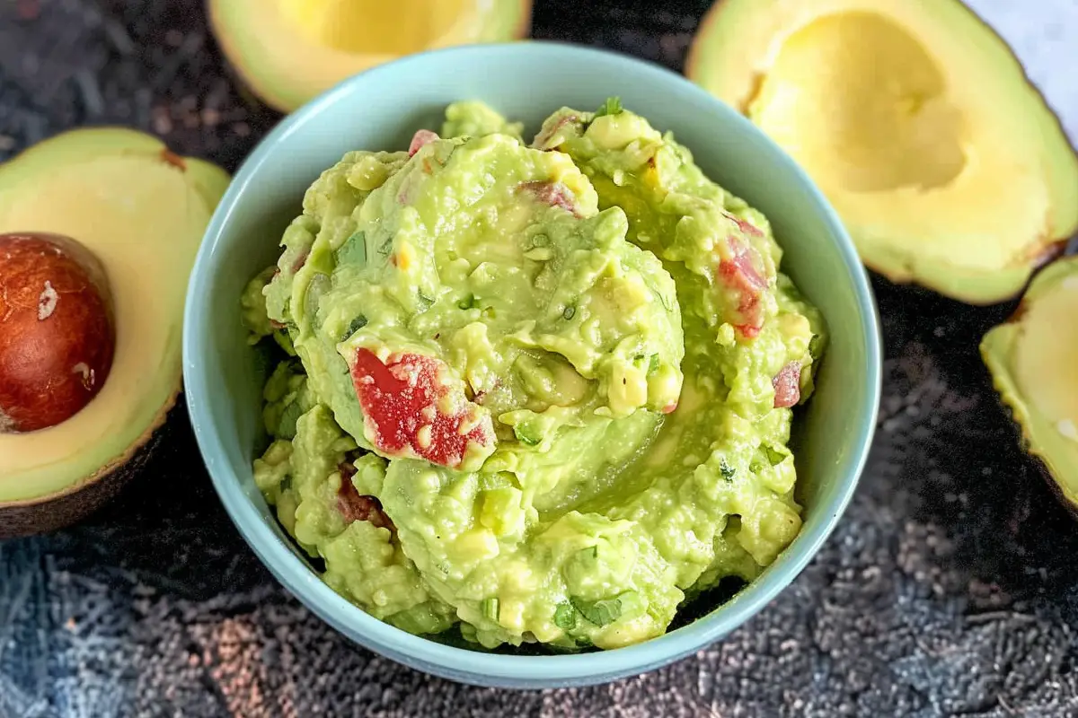 What Are Common Ingredients In Guacamole?