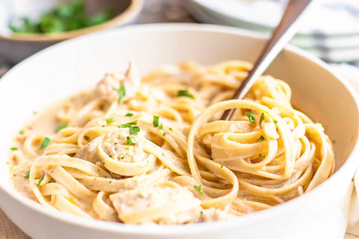 Creamy Crockpot Chicken Alfredo