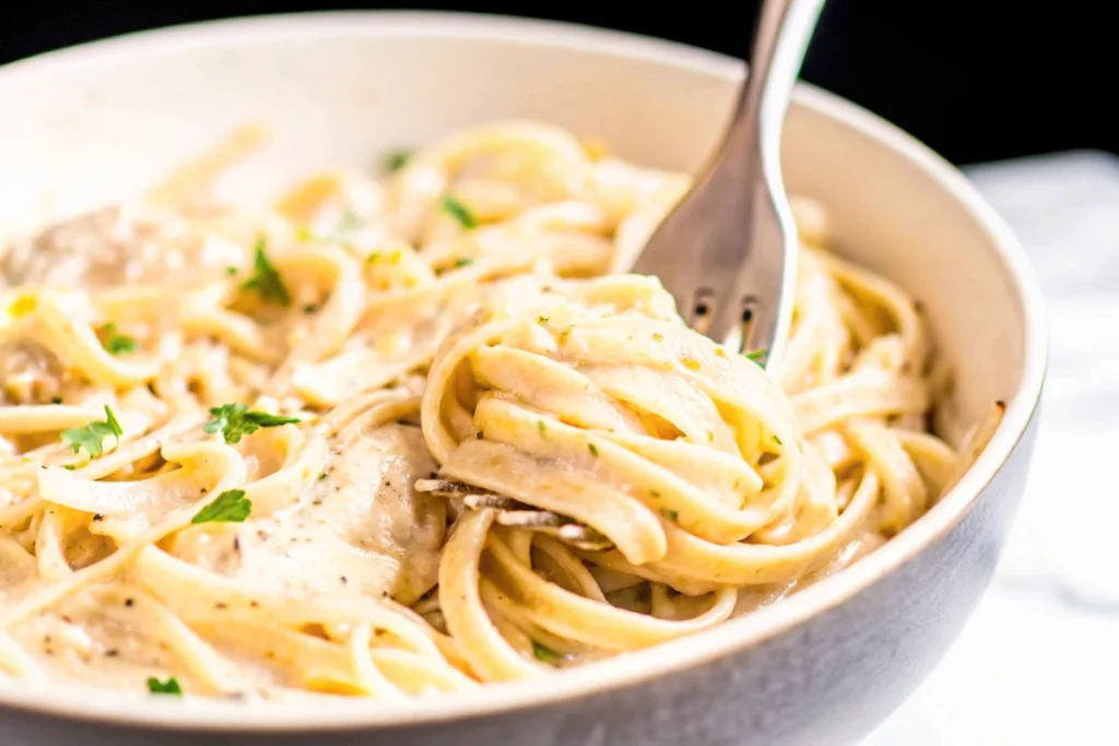 Creamy Crockpot Chicken Alfredo