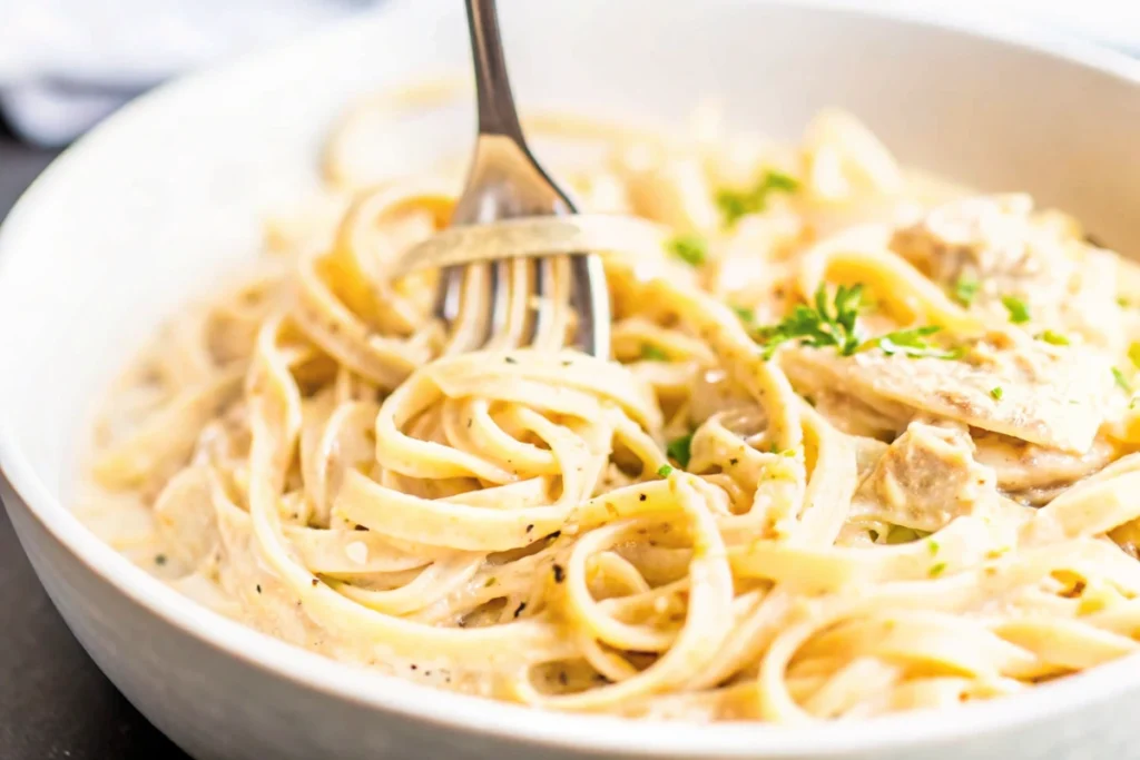 Creamy Crockpot Chicken Alfredo