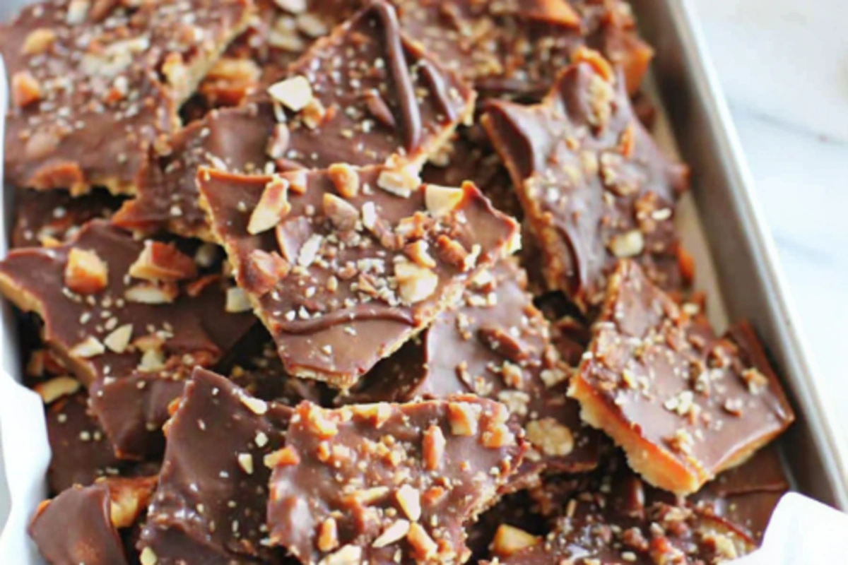 Easiest Christmas Crack Toffee