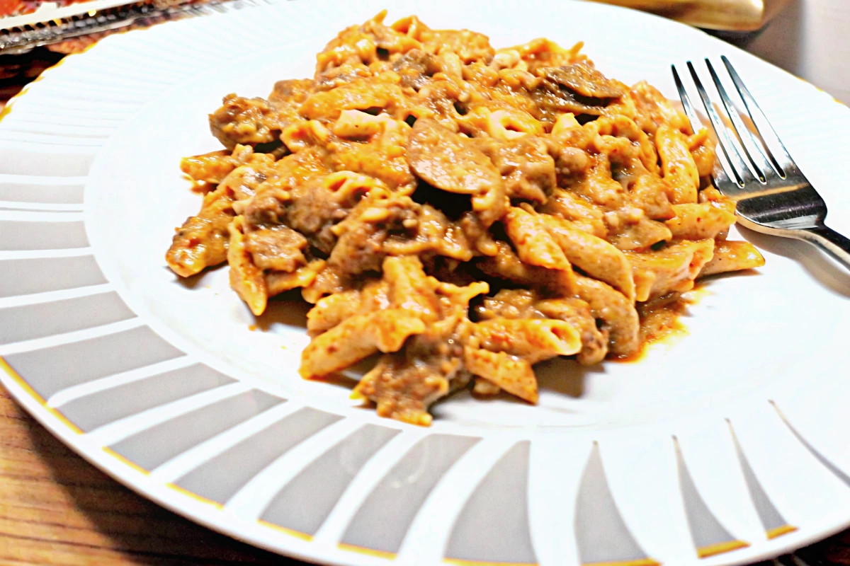 Slow Cooker Ground Beef Stroganoff