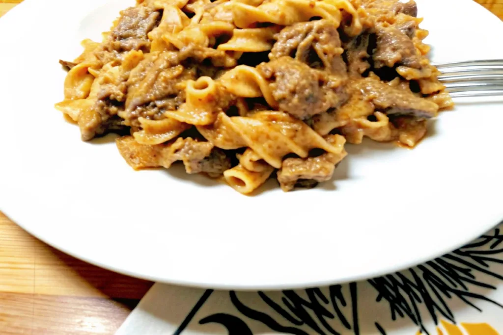 Slow Cooker Ground Beef Stroganoff