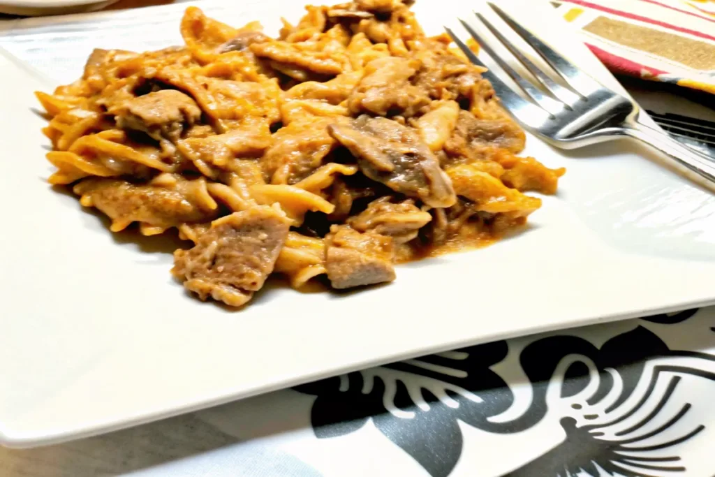 Slow Cooker Ground Beef Stroganoff