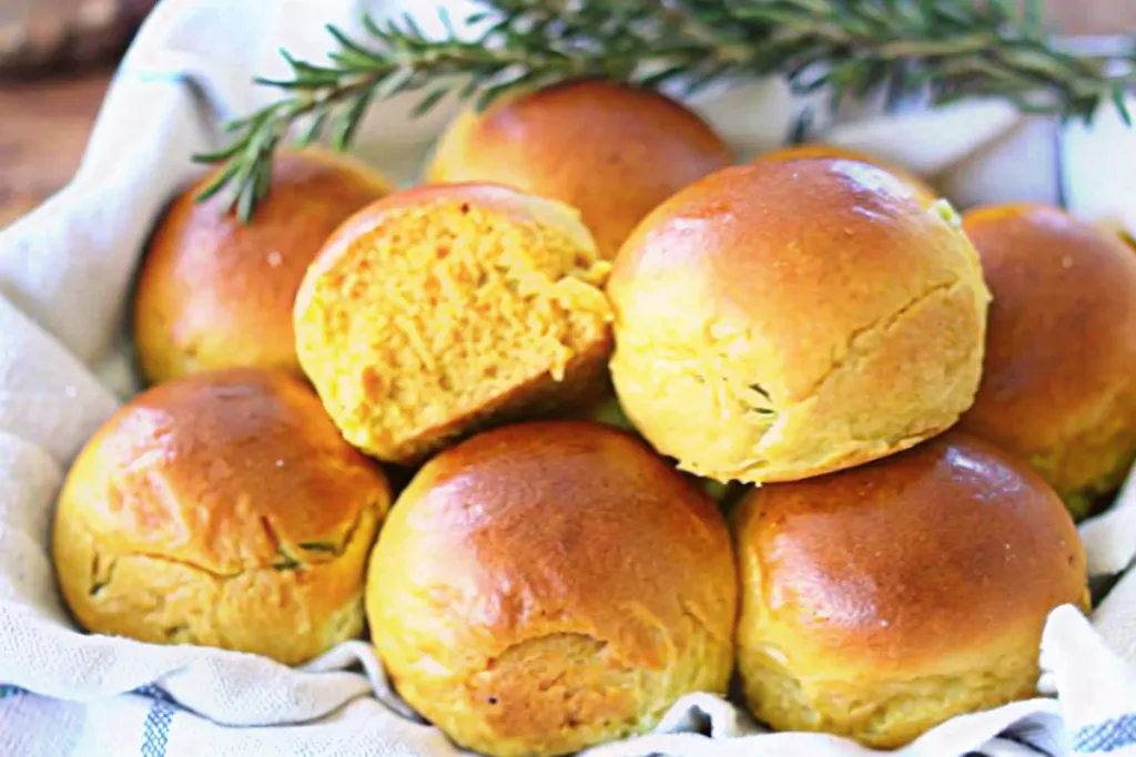 Pumpkin Rosemary Dinner Rolls