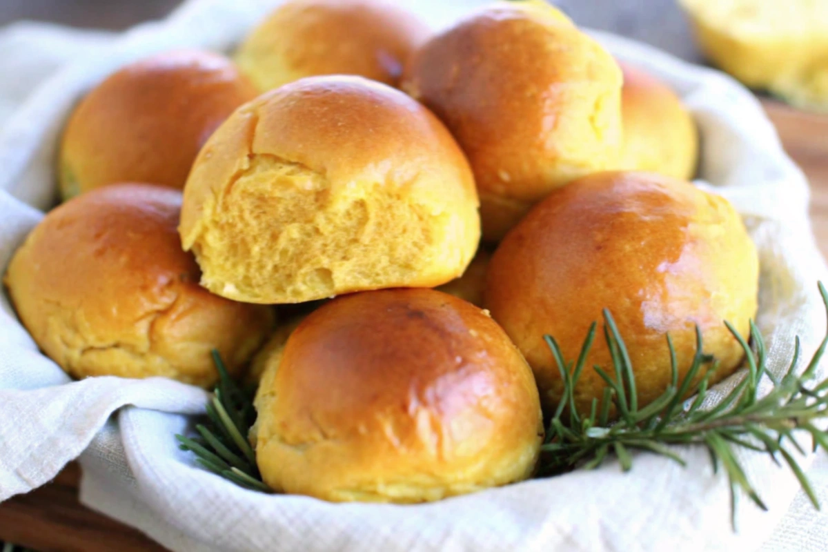 Pumpkin Rosemary Dinner Rolls