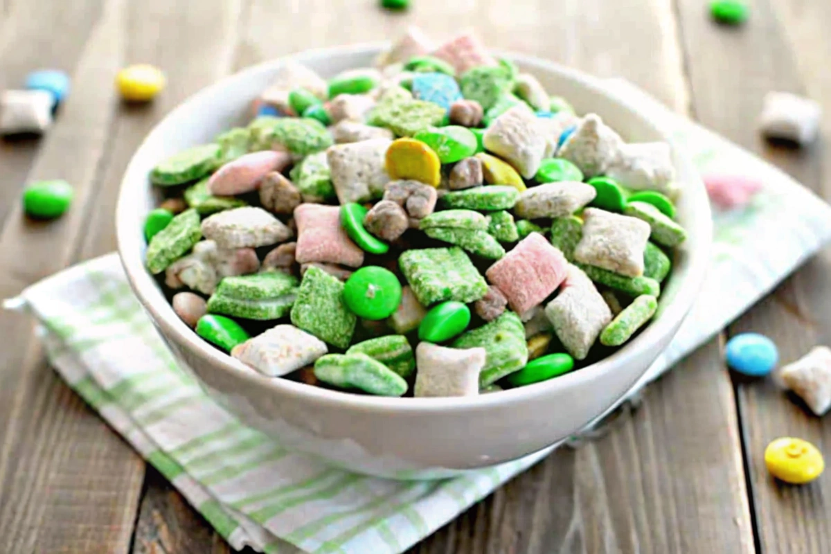 St. Patrick's Day Muddy Buddies St. Patrick's Day Muddy Buddies